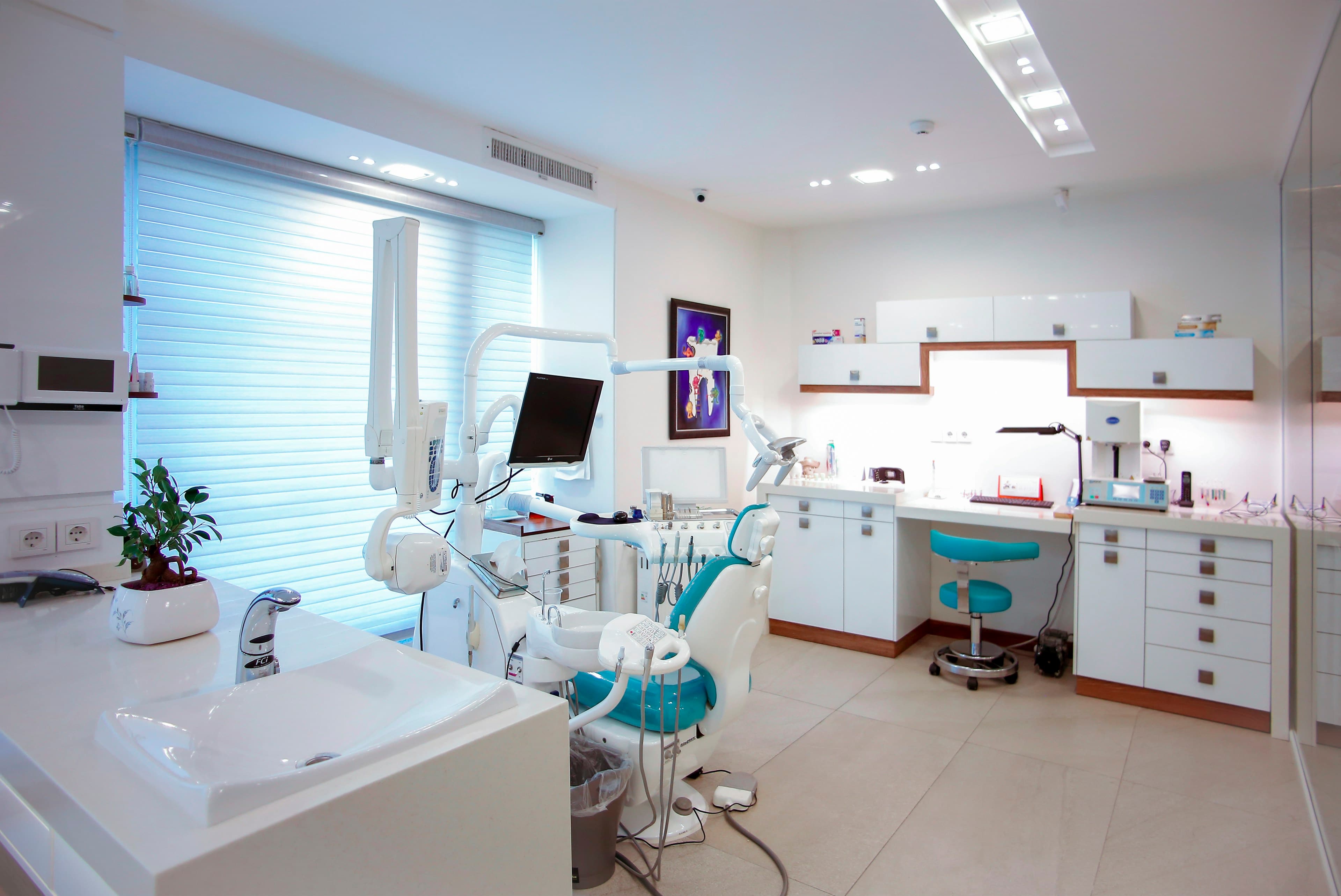 Ambienti i brendshëm i klinikës Doa Dentalcare në Prishtinë